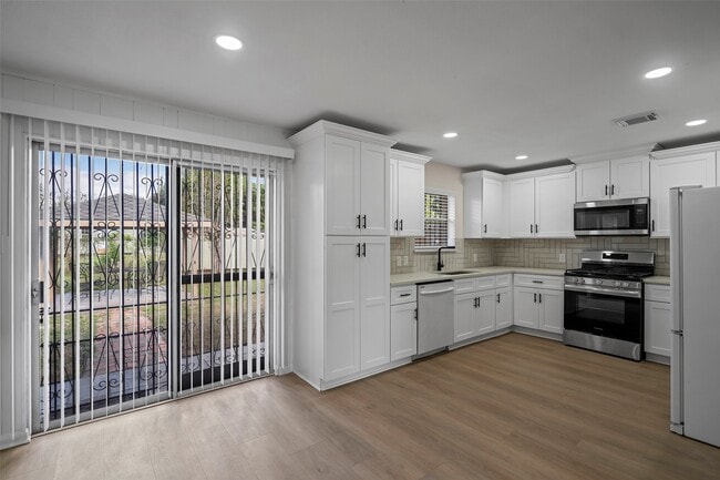 Building Photo - 3613 Crandon St