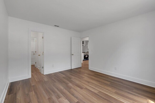 Building Photo - 2956 Woodrich Dr