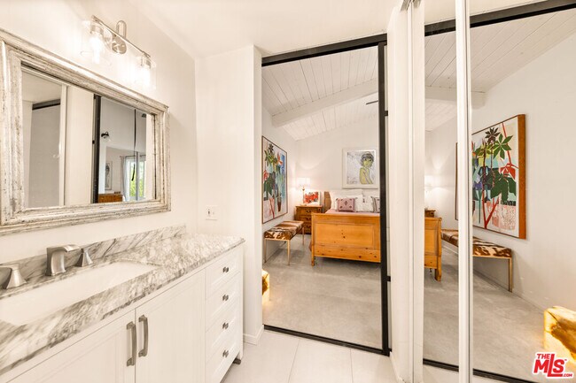 Building Photo - 6425 Green Valley Cir