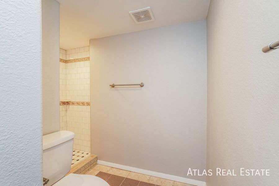 Building Photo - 423 N Wahsatch Ave