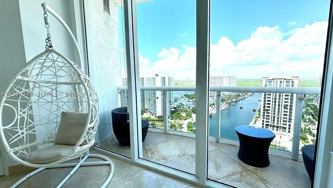 Building Photo - 15901 Collins Ave