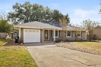 Building Photo - AVAILABLE NOW--- 3 Bed, 1.5 Bath in Eastgate
