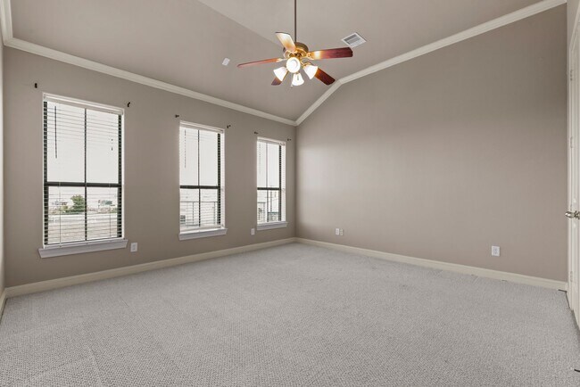 Building Photo - Luxury Townhouse in Fannin Station