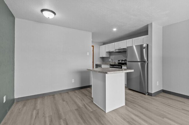 Building Photo - 1550 Moraine Terrace