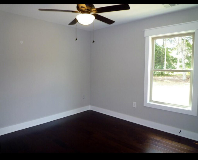 Building Photo - 100 Amberwood Dr