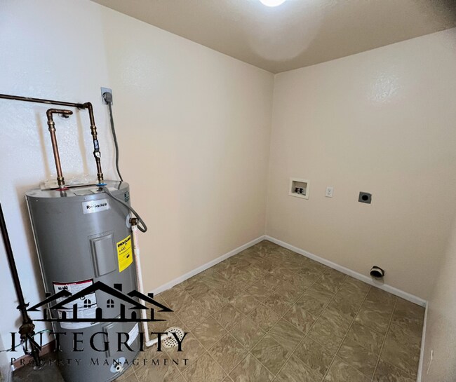 Building Photo - 22590B Hollow Oak Ln