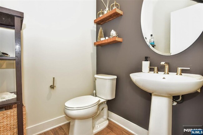 Building Photo - 32 Cinnamon Dr