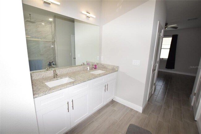 Building Photo - 642 Desmoines Ct