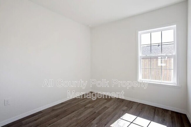 Building Photo - 915 Ariana St
