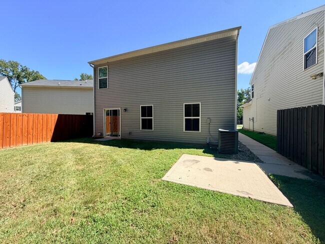 Building Photo - 1648 Hooper Court
