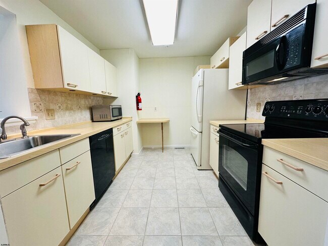 Building Photo - 550 Central Ave