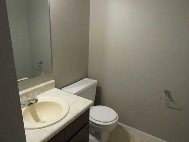 Building Photo - 1100 Pineland Ave