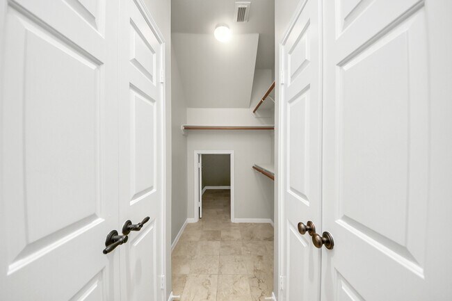 Building Photo - 4418 Ringrose Dr