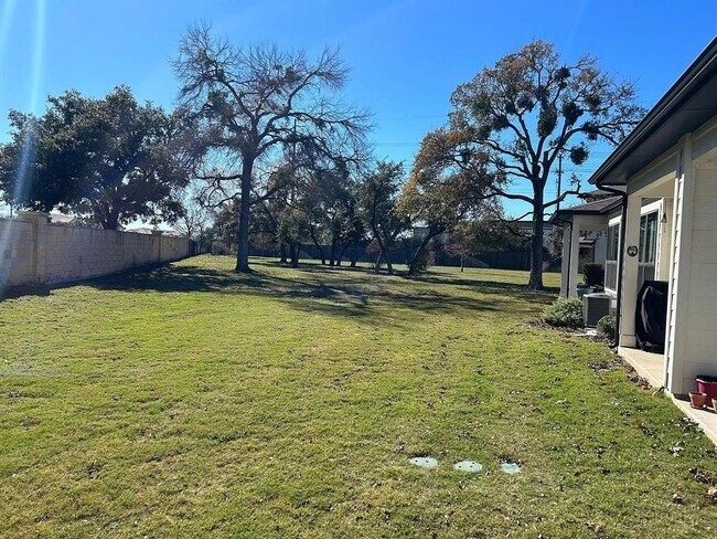Building Photo - 12103 Maypole Bend