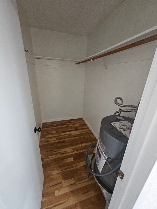 Building Photo - 1 Bedroom 1 Bath Triplex Unit in Los Molinos!