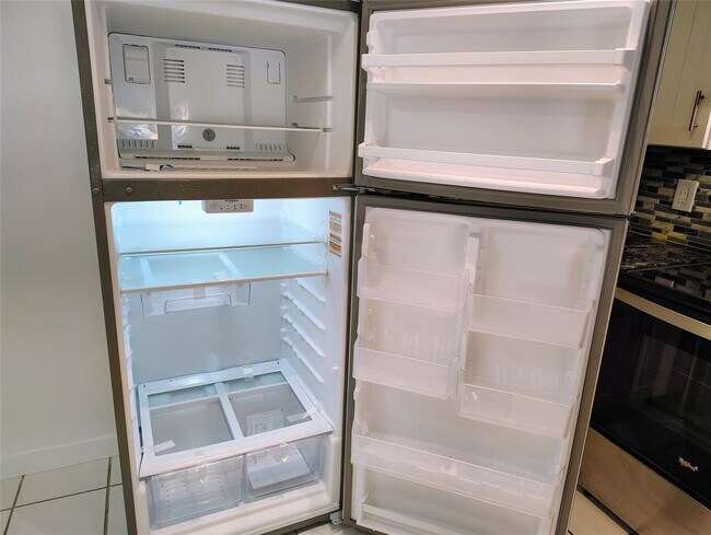 Building Photo - 5590 NW 61st St