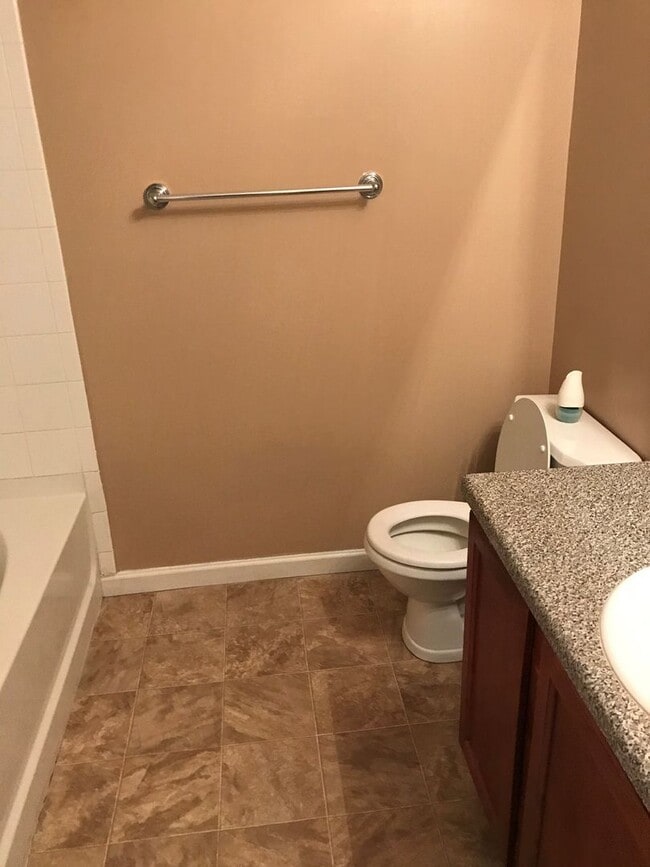 Building Photo - Move in Special $1000 plus Security Deposit