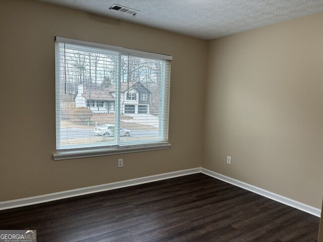 Building Photo - 3410 Camens Ct NE