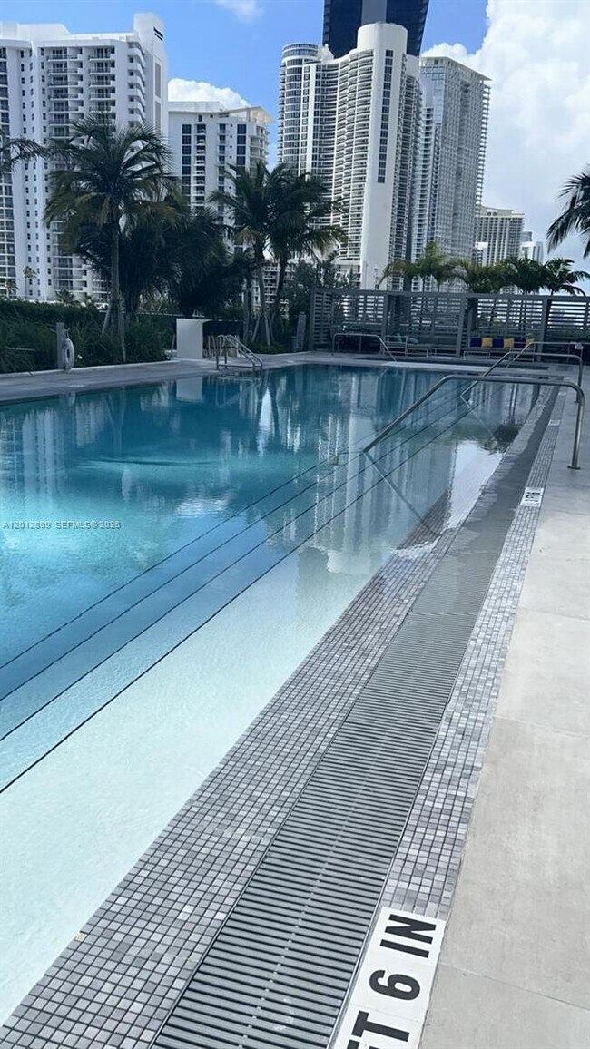 Building Photo - 17550 Collins Ave