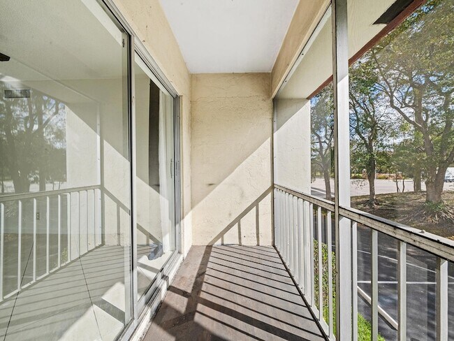 Building Photo - 1 Jacaranda Country Club Dr