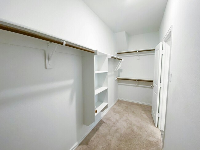 Building Photo - 11452 White River Dr