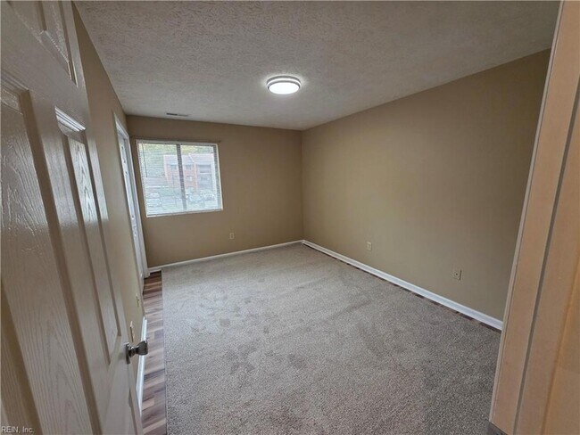 Building Photo - 4003 Governors Square