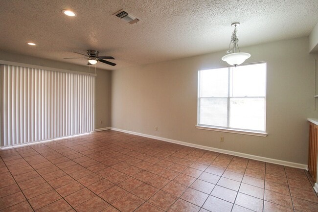 Building Photo - 961 Schertz Pkwy