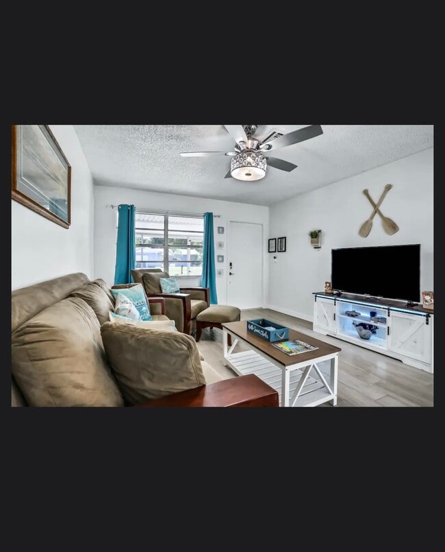 Building Photo - 2142 Mary Sue St