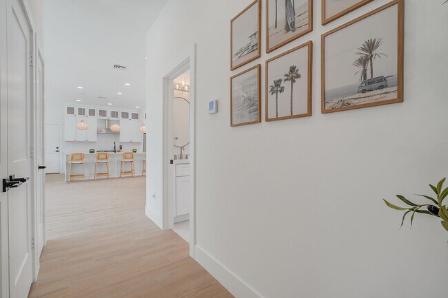 Building Photo - 1248 N Harbor Dr