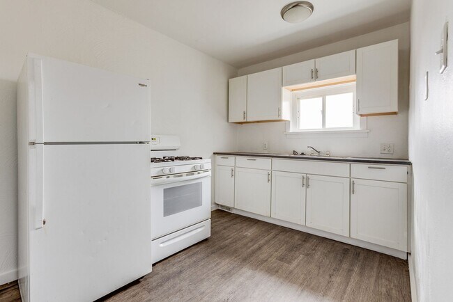 Building Photo - 440 Hays Ave