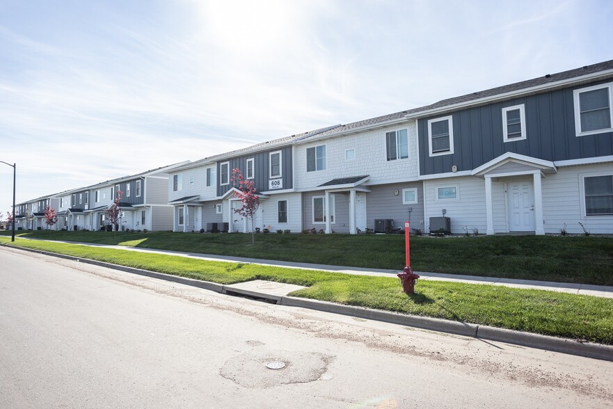 Building Photo - Creekside Commons