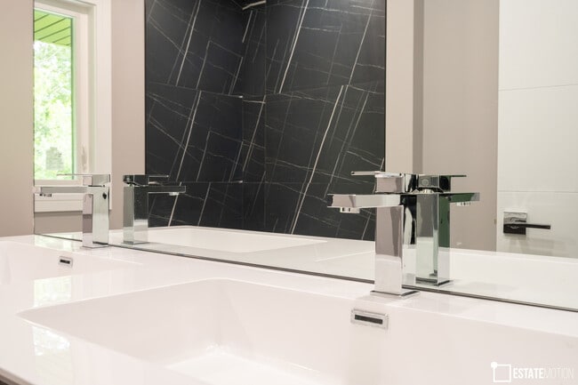 Building Photo - 12407 91st Ave