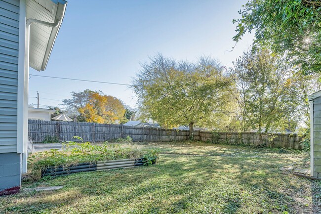 Building Photo - "Welcome Home to Lawson Street! ? Stylish ...