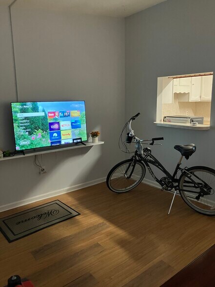 Building Photo - 18 Century St