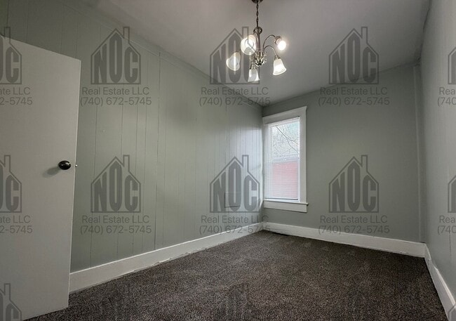 Building Photo - 1236 1/2-1236 1/2 E Locust St