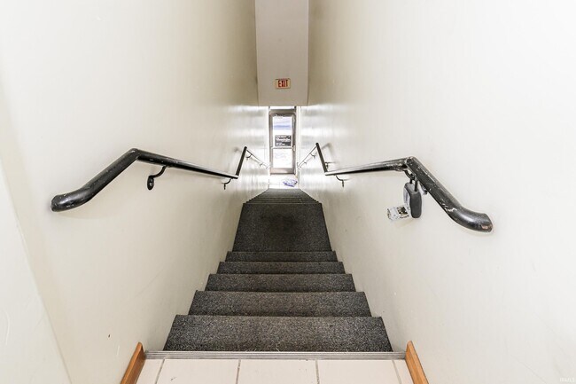 Building Photo - 213 N Walnut St