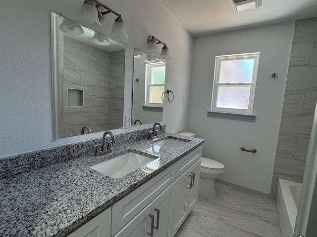 Building Photo - 2535 Greenport Dr