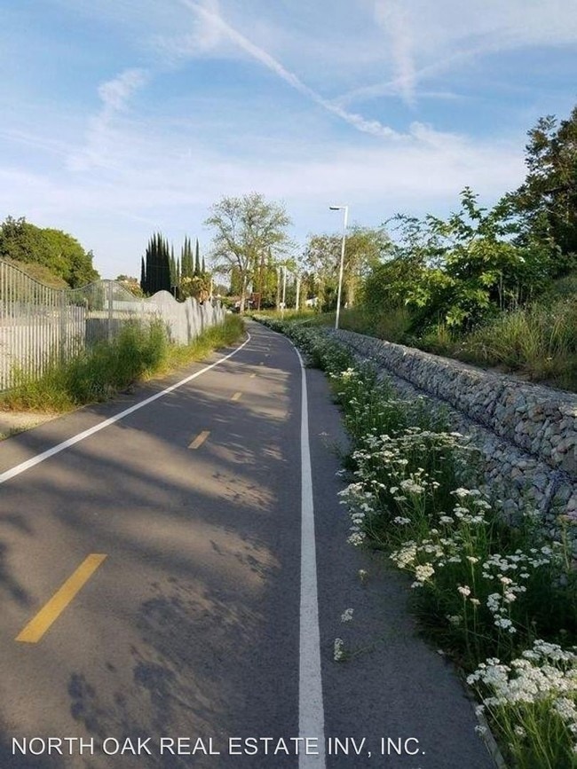 Building Photo - 4912 Kester Ave