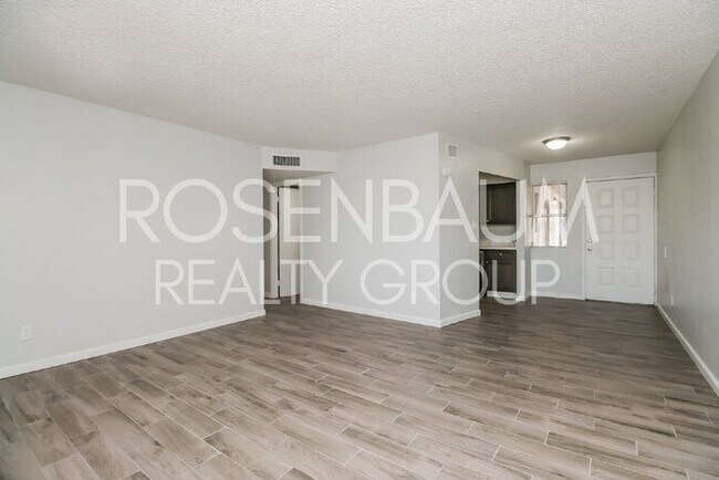 Building Photo - 1050 W University Dr