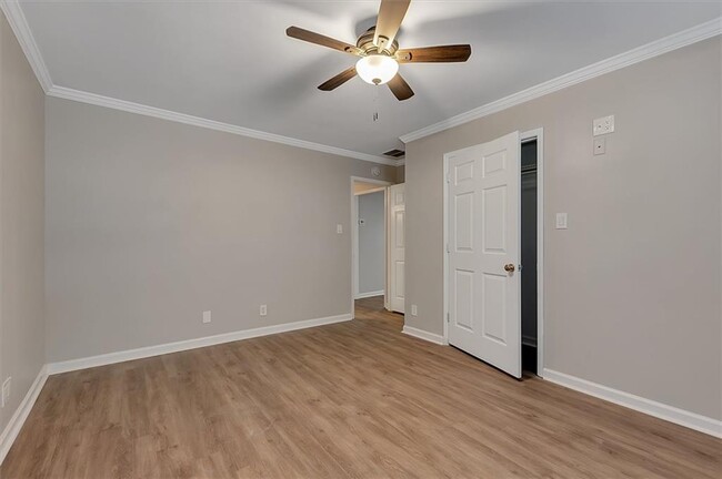 Building Photo - 290 Westland Way SW