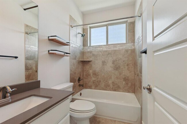 Building Photo - 6000 Baythorne Dr