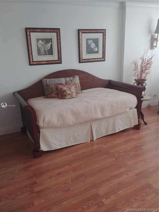 Building Photo - 6039 Collins Ave