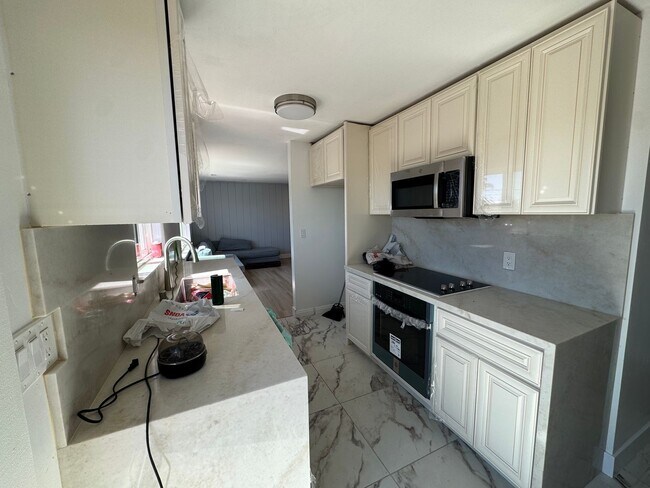 Building Photo - 3 Bedroom - 2 Bathroom