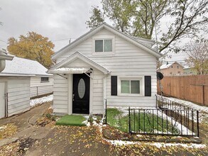 Building Photo - Furnished 2bd | Free internet 1 year!