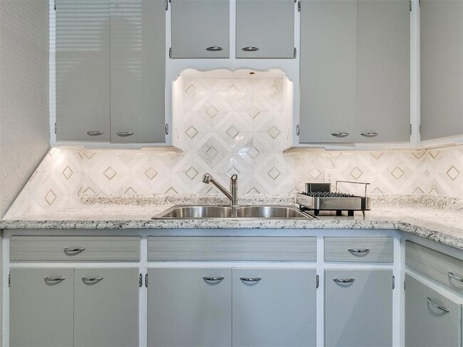 Building Photo - 203 E Brooks St