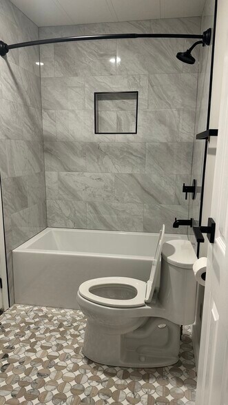 Building Photo - 3911 Victory Dr SW