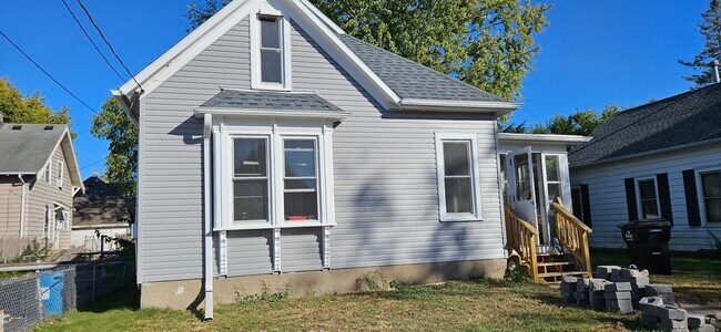 Front - 1045 11th St