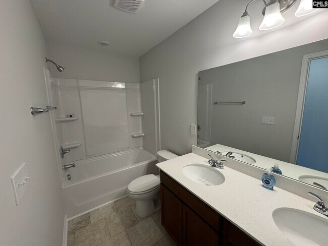 Building Photo - 3042 Hallsdale Dr