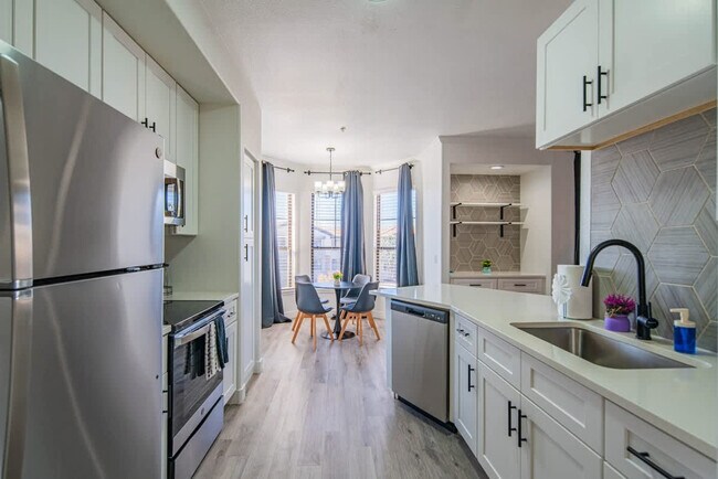 Building Photo - 7455 N 95th Ave