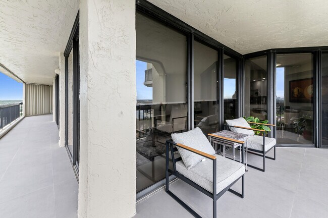 Building Photo - 1900 Consulate Pl